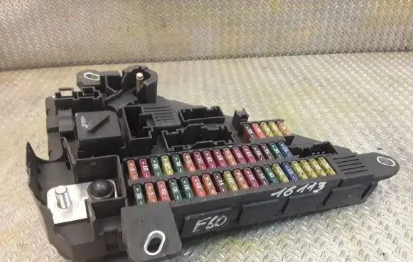 BMW 5 E60 E61 Fuse box set 6906618