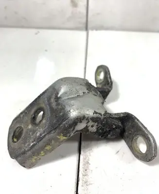 Nissan X-Trail T30 Front door upper hinge