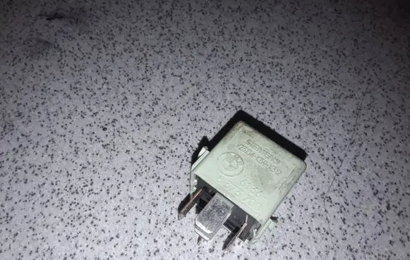 BMW 5 E39 Other relay 61368373700