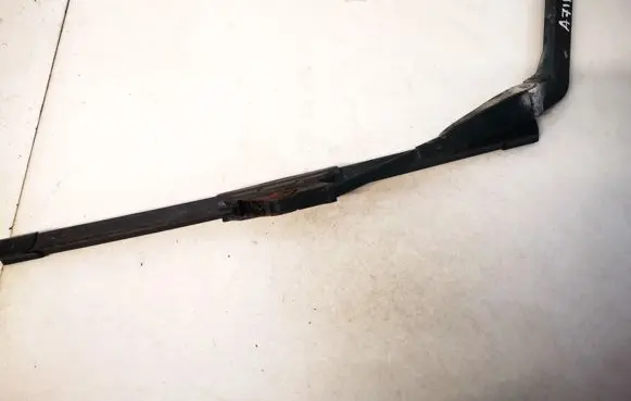 Nissan X-Trail T30 Front wiper blade arm