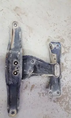 Subaru Forester SJ Gearbox mounting bracket