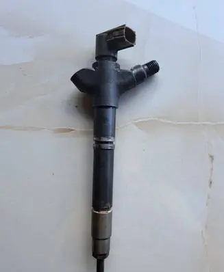 Toyota Avensis T270 Fuel injector 236700R100 09L4764