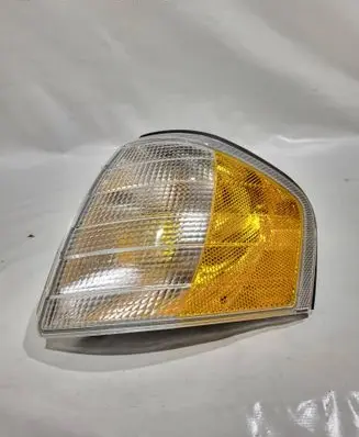 Mercedes-Benz C W202 Front indicator light 2028261143 1315106906 221222