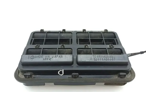 Quarter panel pressure vent