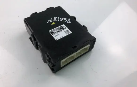 Lexus CT 200H Other control units/modules 8953576010
