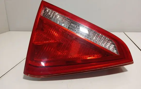 Audi A5 8T 8F Tailgate rear/tail lights 8T0945093