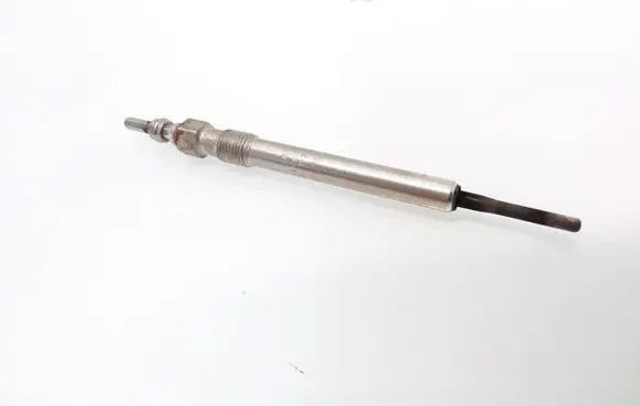 Volkswagen PASSAT B7 Glow plug 03L963319 025040300744