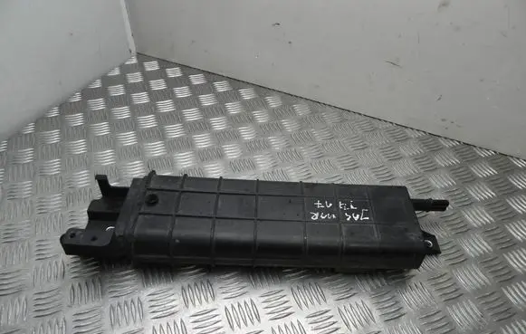 Vacuum air tank