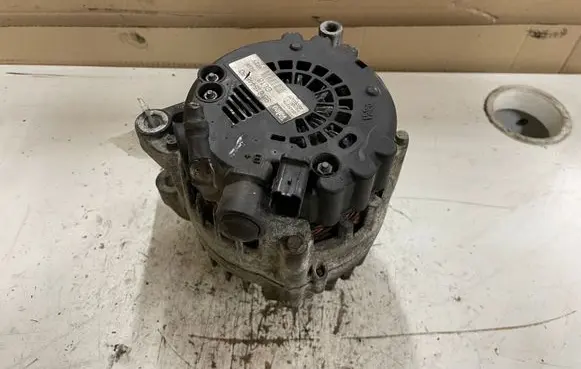 Citroen C5 Generator/alternator 9661544880 2543457A 409000370