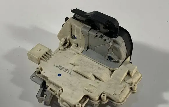 Audi A6 S6 C6 4F Rear door lock 4F0839016A