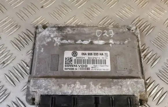 Skoda Octavia Mk2 (1Z) Engine control unit/module 06A906033HA