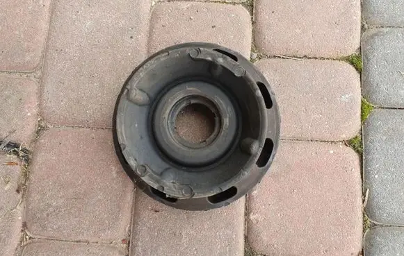 Renault Trafic III (X82) Front upper strut mount 8200904007