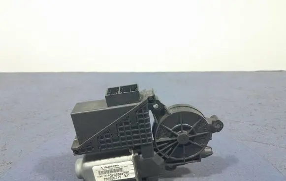 Volkswagen Polo IV 9N3 Front door window regulator with motor 6Y2959801