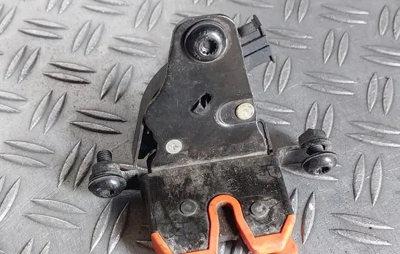 Skoda Fabia Mk1 (6Y) Tailgate/trunk/boot lock/catch/latch 6Y9827501G