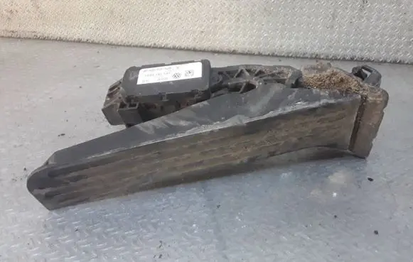 Volkswagen PASSAT B6 Accelerator throttle pedal 1K1721503L