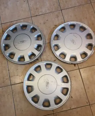 Ford Scorpio R14 wheel hub/cap/trim 85GB1130EA G82520