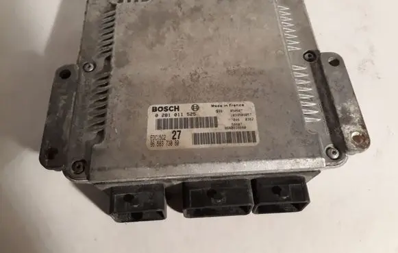 Peugeot 206 Engine control unit/module 0281011525 EDC15C227 9658373080
