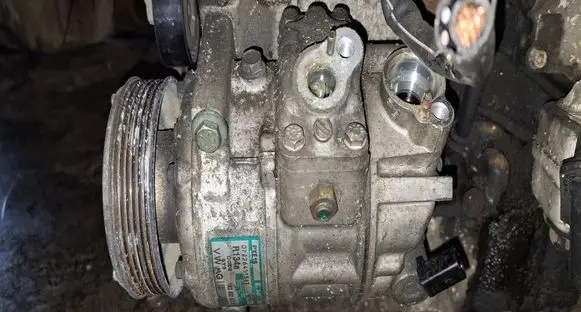 Volkswagen PASSAT B6 Air conditioning (A/C) compressor (pump) 1K0820803Q