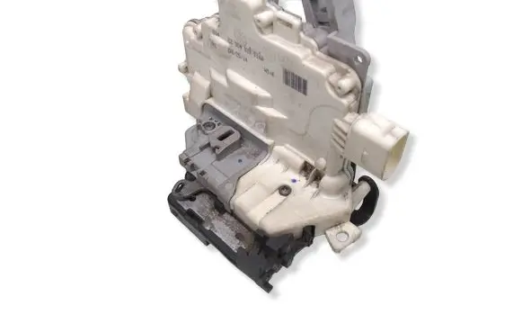 Volkswagen PASSAT B7 Rear door lock 3C4839016A