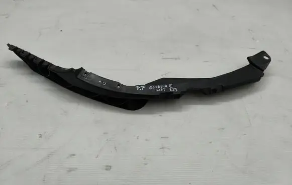 Skoda Octavia Mk2 (1Z) Headlight/headlamp mounting bracket 1Z0807184D