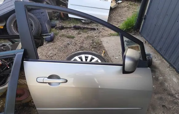 Mazda 5 Front door 22R