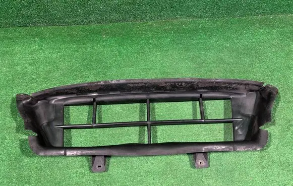 Ford Focus Intercooler air guide/duct channel CM518314B