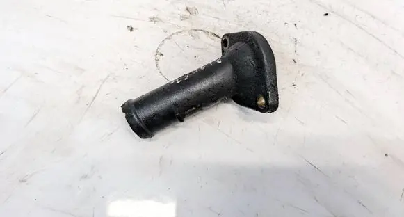 Volkswagen PASSAT B6 Engine coolant pipe/hose 045121121A