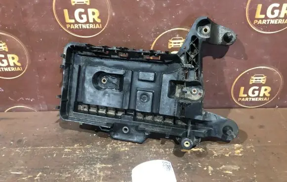 Volkswagen Caddy Battery tray 1K0915333
