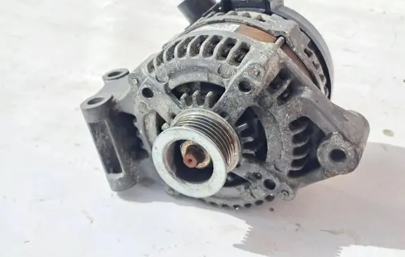 Volvo V50 Generator/alternator 3M5T10300KB 30667501
