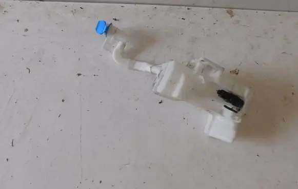 Volkswagen Beetle A5 Windshield washer fluid reservoir/tank