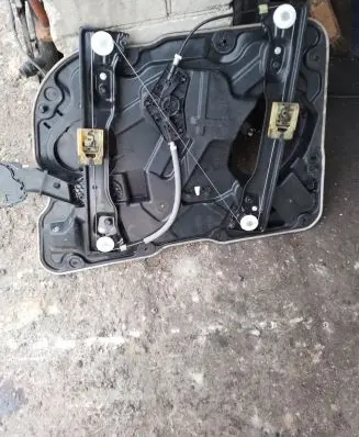 Jeep Grand Cherokee Front door window regulator with motor