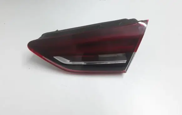 Tailgate rear/tail lights