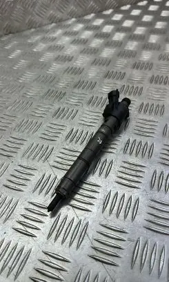 Volvo S60 Fuel injector 31272690