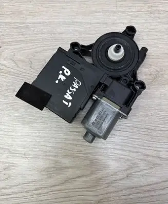 Volkswagen PASSAT B6 Front door window regulator motor 0130822451 3C0959793 3C0959701