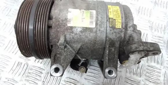 Volvo V50 Air conditioning (A/C) compressor (pump) 30676311