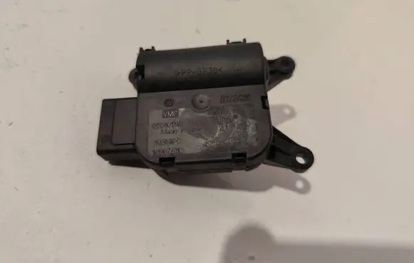 Volkswagen Caddy Air flap motor/actuator 1K1907511C 0132801340 983384KD
