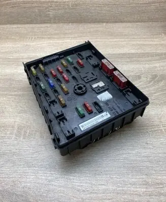 Volkswagen PASSAT B6 Fuse module 3C0937125
