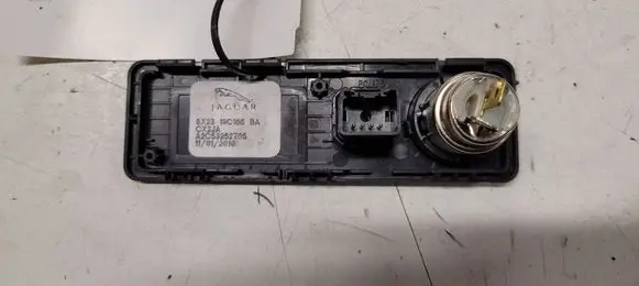 Jaguar XF X250 AUX in-socket connector 8X2319C166BA CX2JA A2C5325705