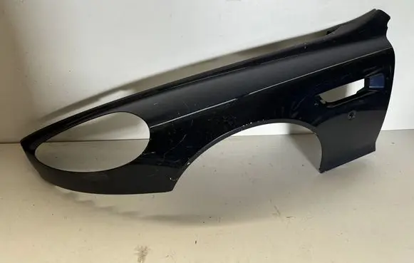 Aston Martin Vantage IV Fender 
