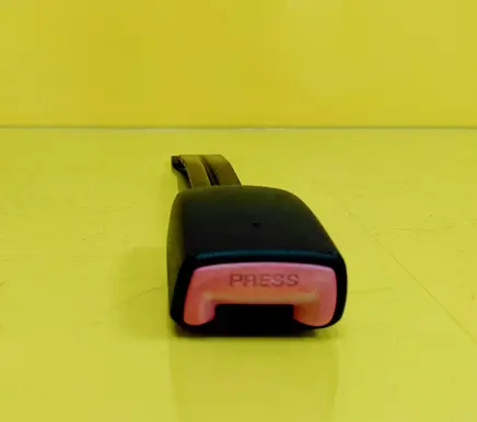 Front seatbelt buckle