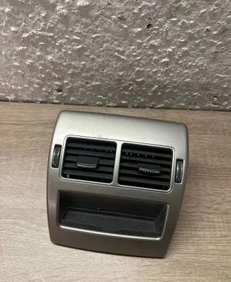 Jaguar XF X250 Rear air vent grill E129635001