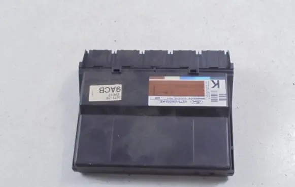 Ford Mondeo Mk III Central body control module 1S7T-15K600-KD