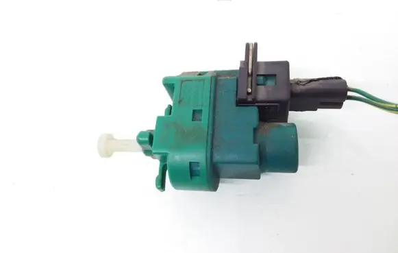 Brake pedal sensor switch