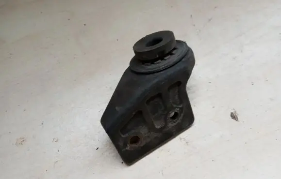 KIA Sportage Engine mounting bracket