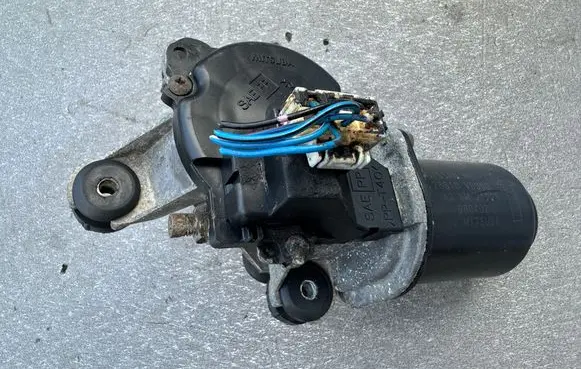 Nissan Patrol Y61 Front wiper linkage and motor 28810VB000