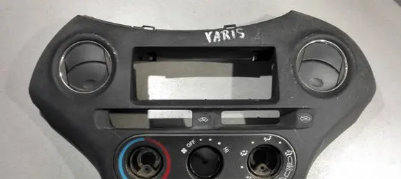 Toyota Yaris Dashboard center trim panel 7591970010 7591977010