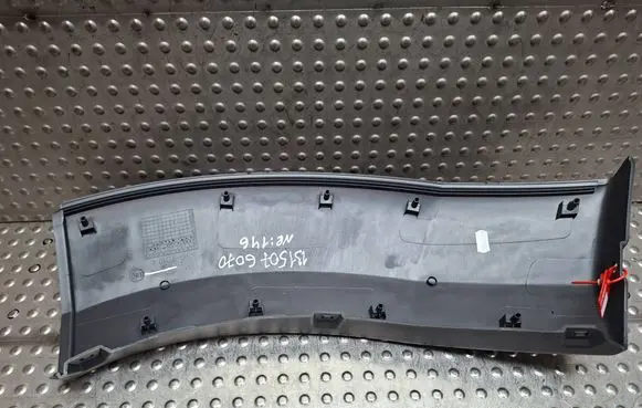 Front bumper splitter molding