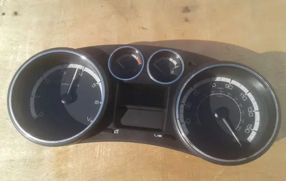 Peugeot 308 Speedometer (instrument cluster) 9665107780