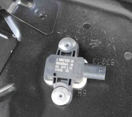 Maserati Ghibli Front door window regulator with motor 