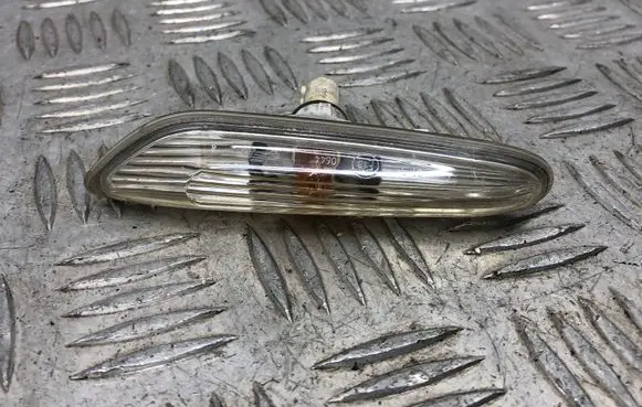 BMW 5 E60 E61 Front fender indicator light 8382104